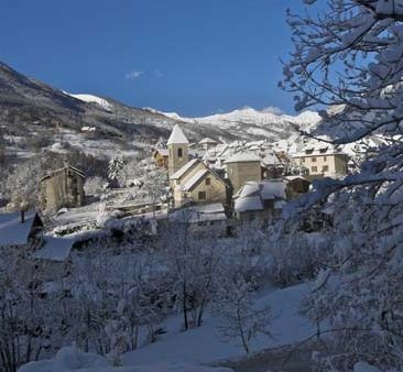 Allos le village